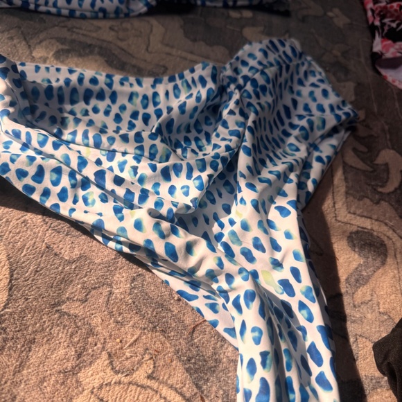 Stylish Womens size Large bundle 2 swimsuits and a tank top summer Set Perfect f - Picture 6 of 7